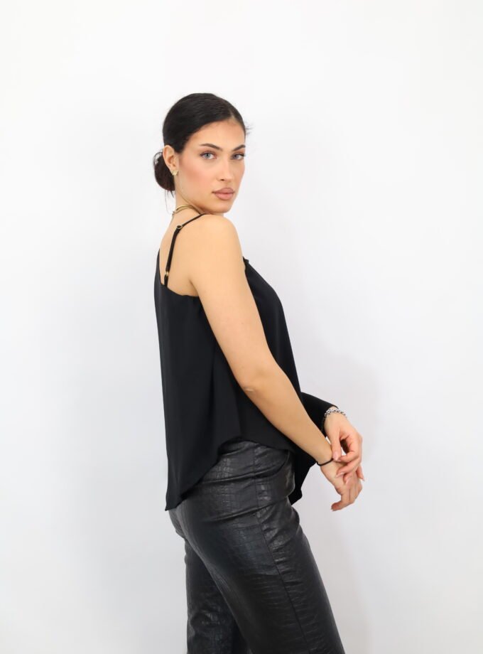 ΜΠΛΟΥΖΑ ΜΕ ΕΝΑ ΜΑΝΙΚΙ